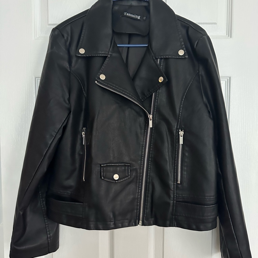 Tamming Women's Classic Black  Faux Leather Jacket